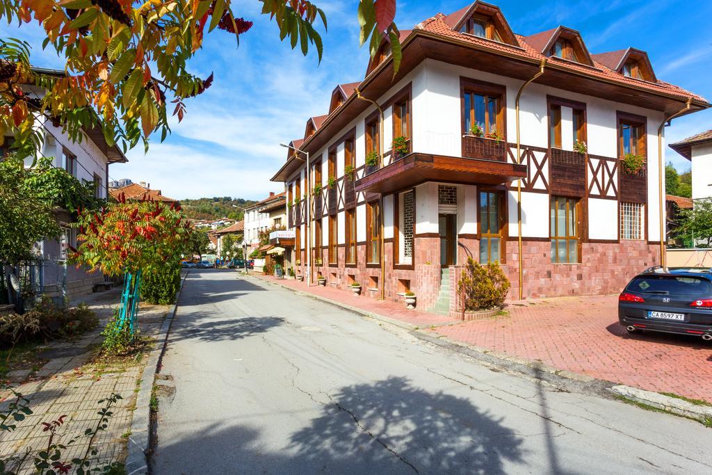 Family Hotel Teteven Exteriér fotografie