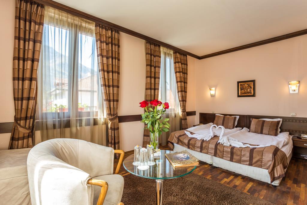 Family Hotel Teteven Exteriér fotografie
