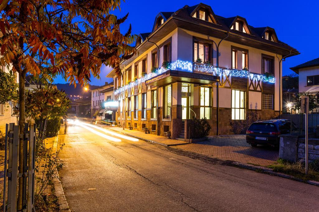 Family Hotel Teteven Exteriér fotografie