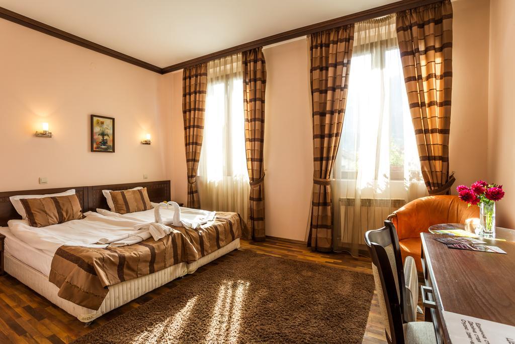 Family Hotel Teteven Exteriér fotografie