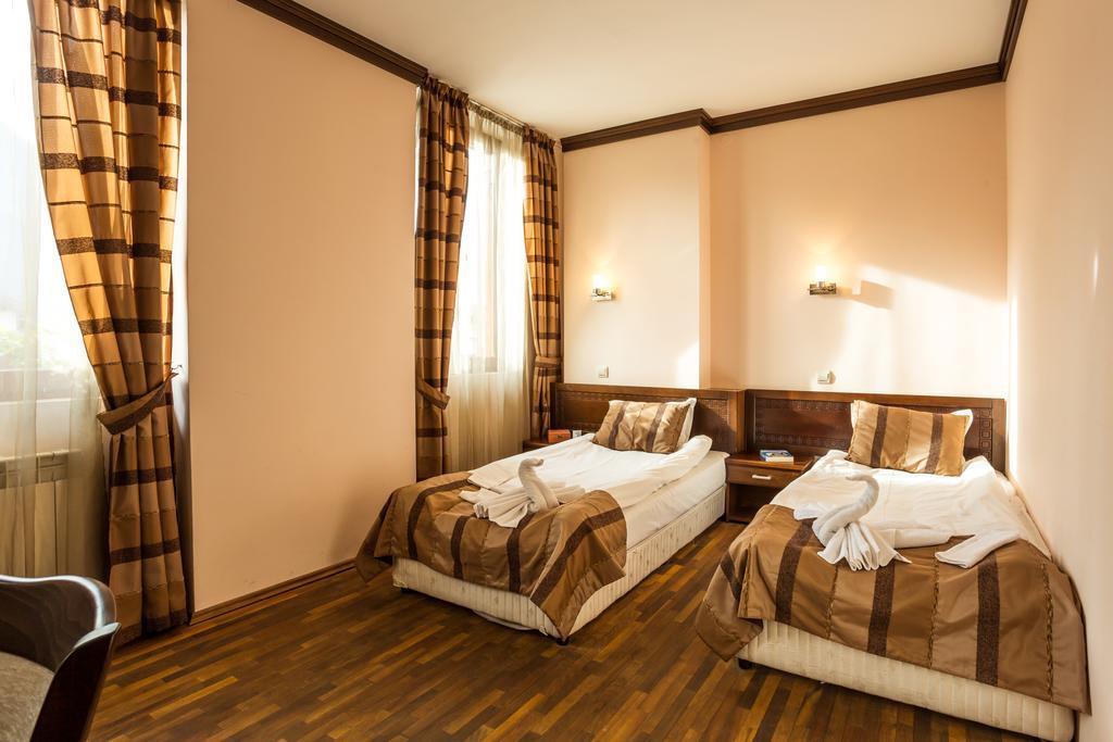 Family Hotel Teteven Exteriér fotografie