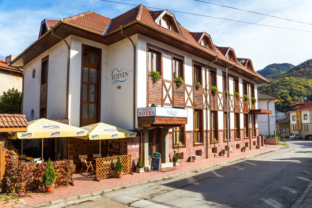 Family Hotel Teteven Exteriér fotografie